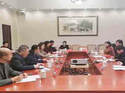 南通市市場監(jiān)管局邀請劉承功書記帶隊參加今年的中國南通國際高端紡織產(chǎn)業(yè)博覽會，將東華大學(xué)最前沿的紡織研究成果帶到博覽會，為南通展會嵌入靚麗的“東華”元素
